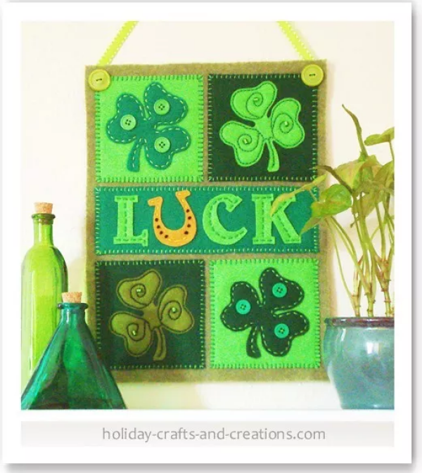 "Mini Shamrock Banner" is a Free St. Patrick's Day Quilted Projects designed by Kelli from Holiday Crafts and Creations!