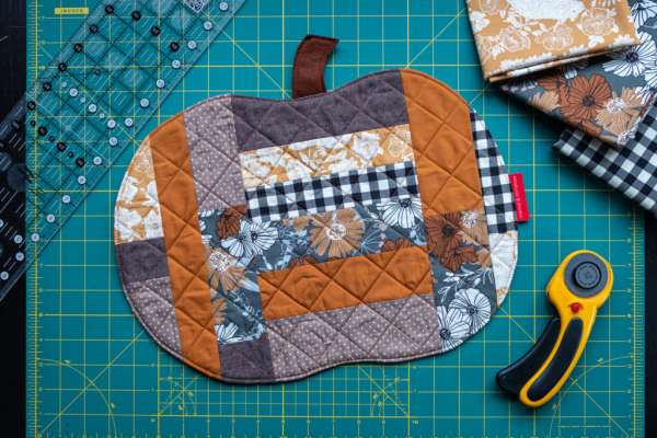 "DIY Quilted Pumpkin Placemats Tutorial” is a Free Thanksgiving Quilted Placemat Patterns designed by Judith Heller from Merino & Tomatoes!